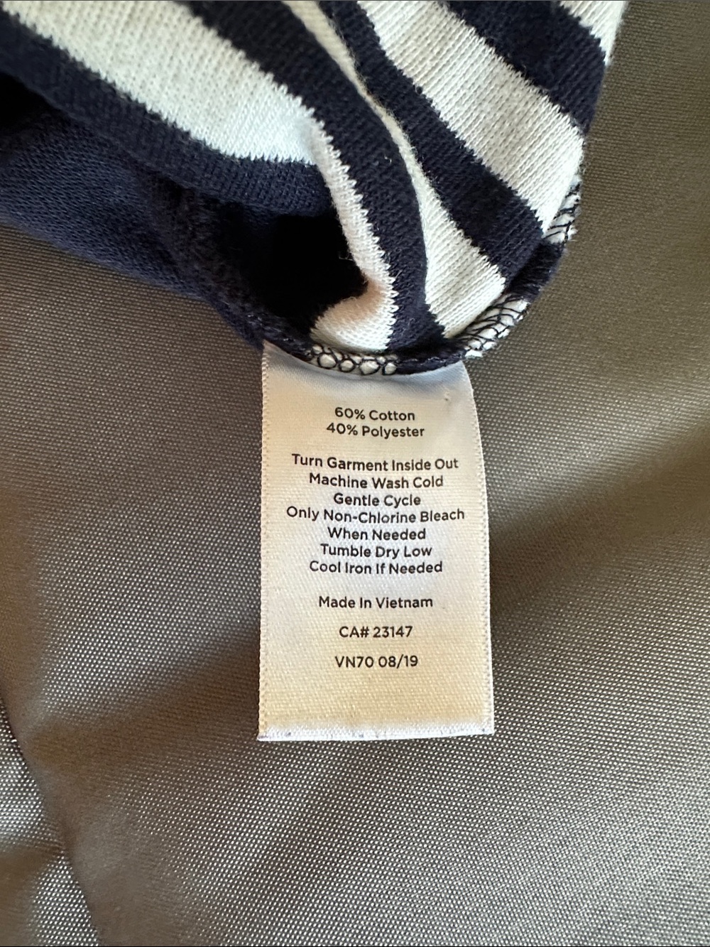 T by Talbots Funnelneck Pullover Top. Size Large. - Picture 8 of 8